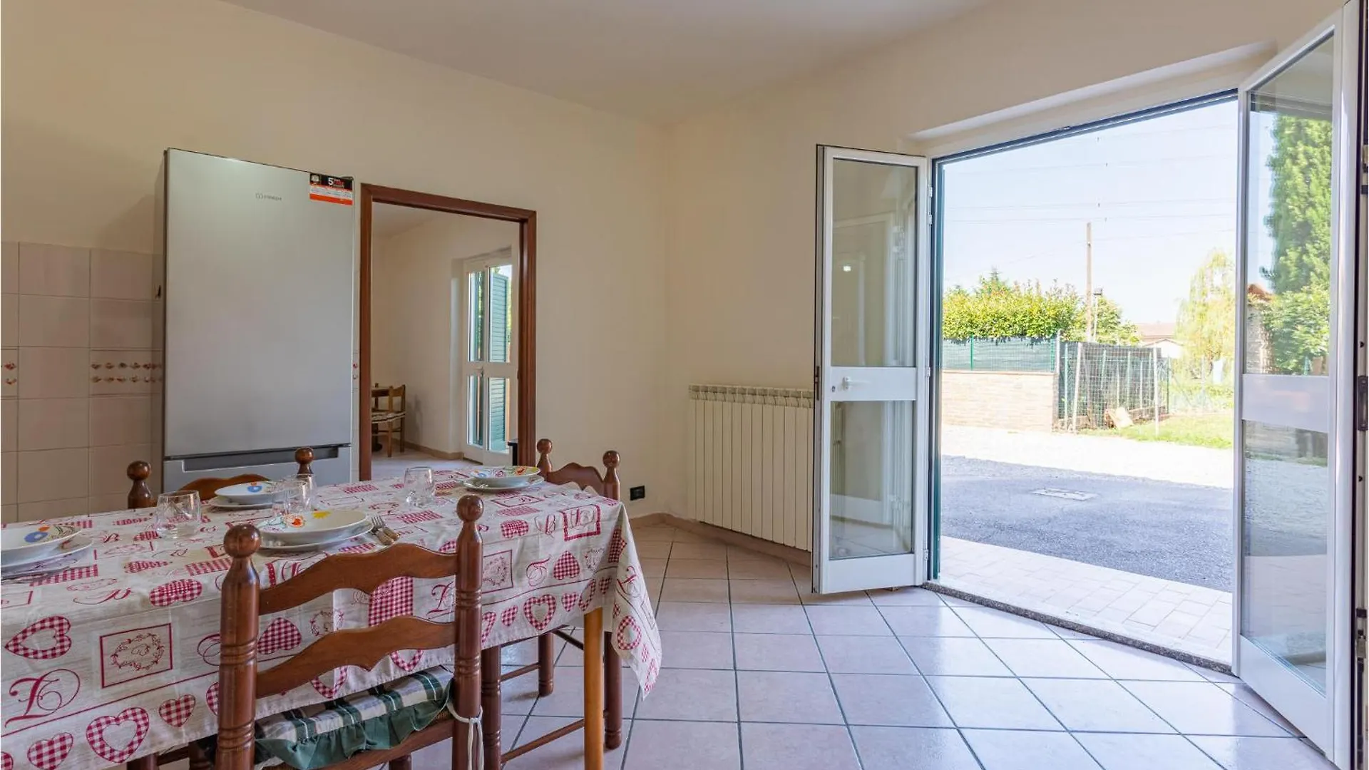2 Bedroom Cozy Home In Altopascio Italy