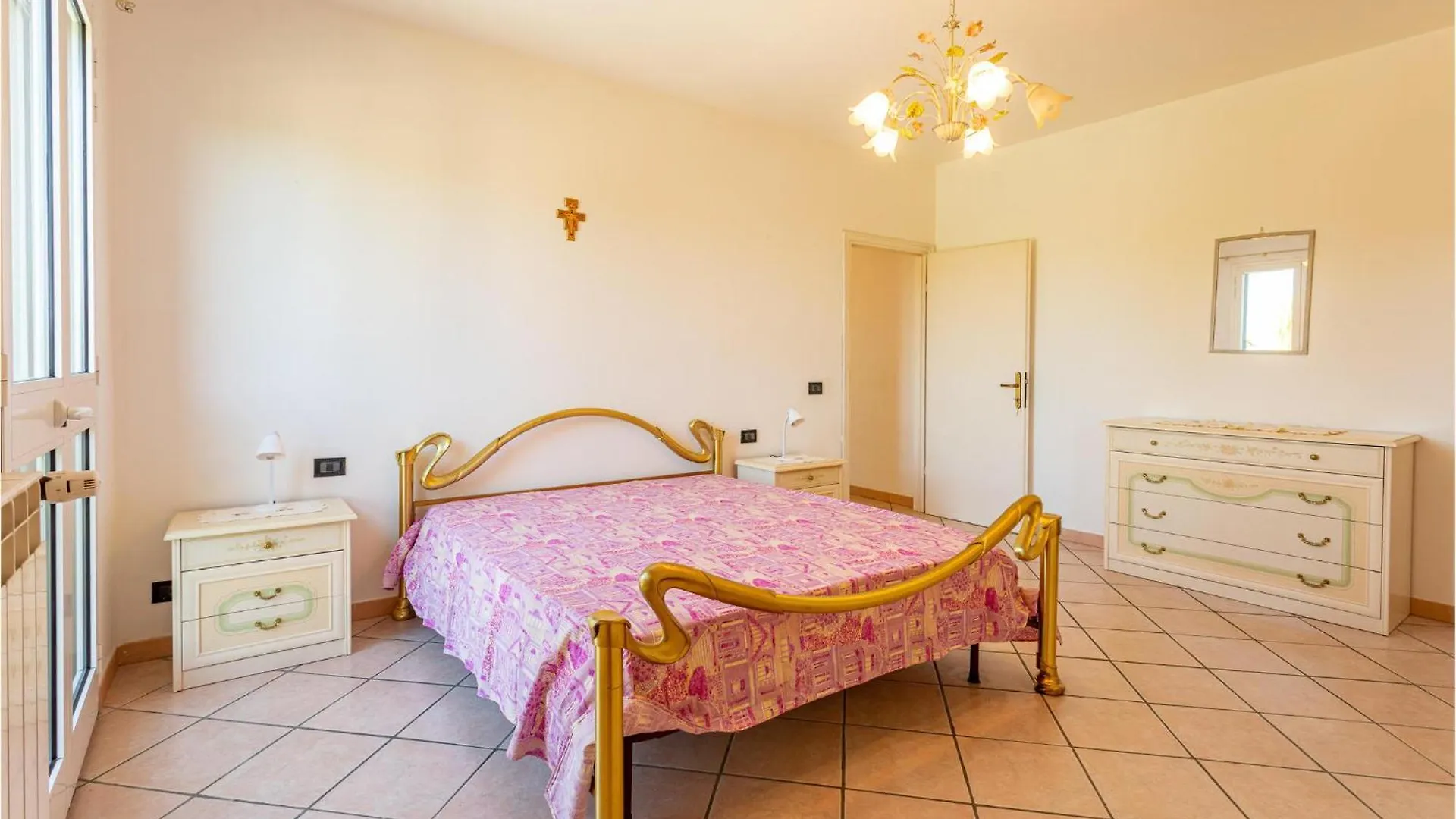 2 Bedroom Cozy Home In Altopascio Italy